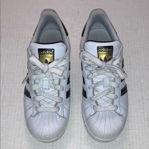 Adidas superstar sneakers boys size 5